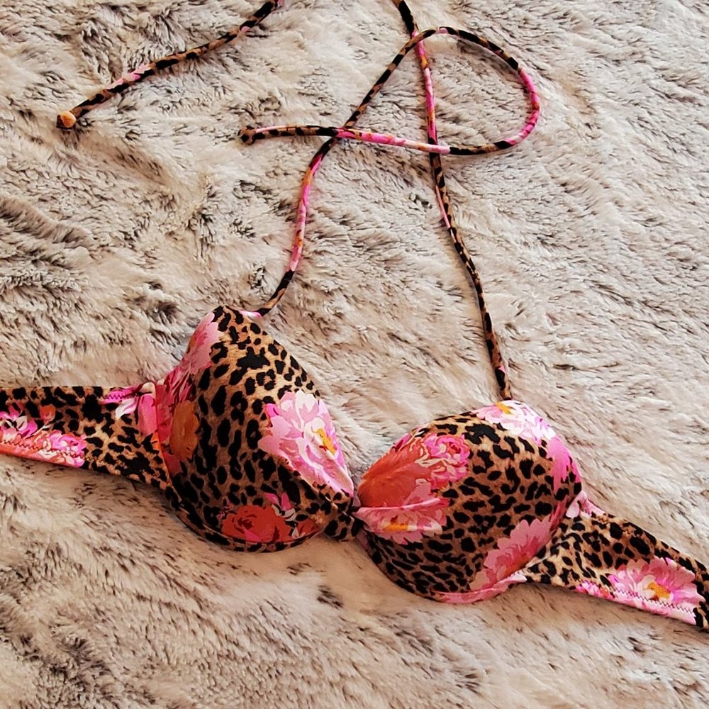 Victoria Secret never worn bikini top